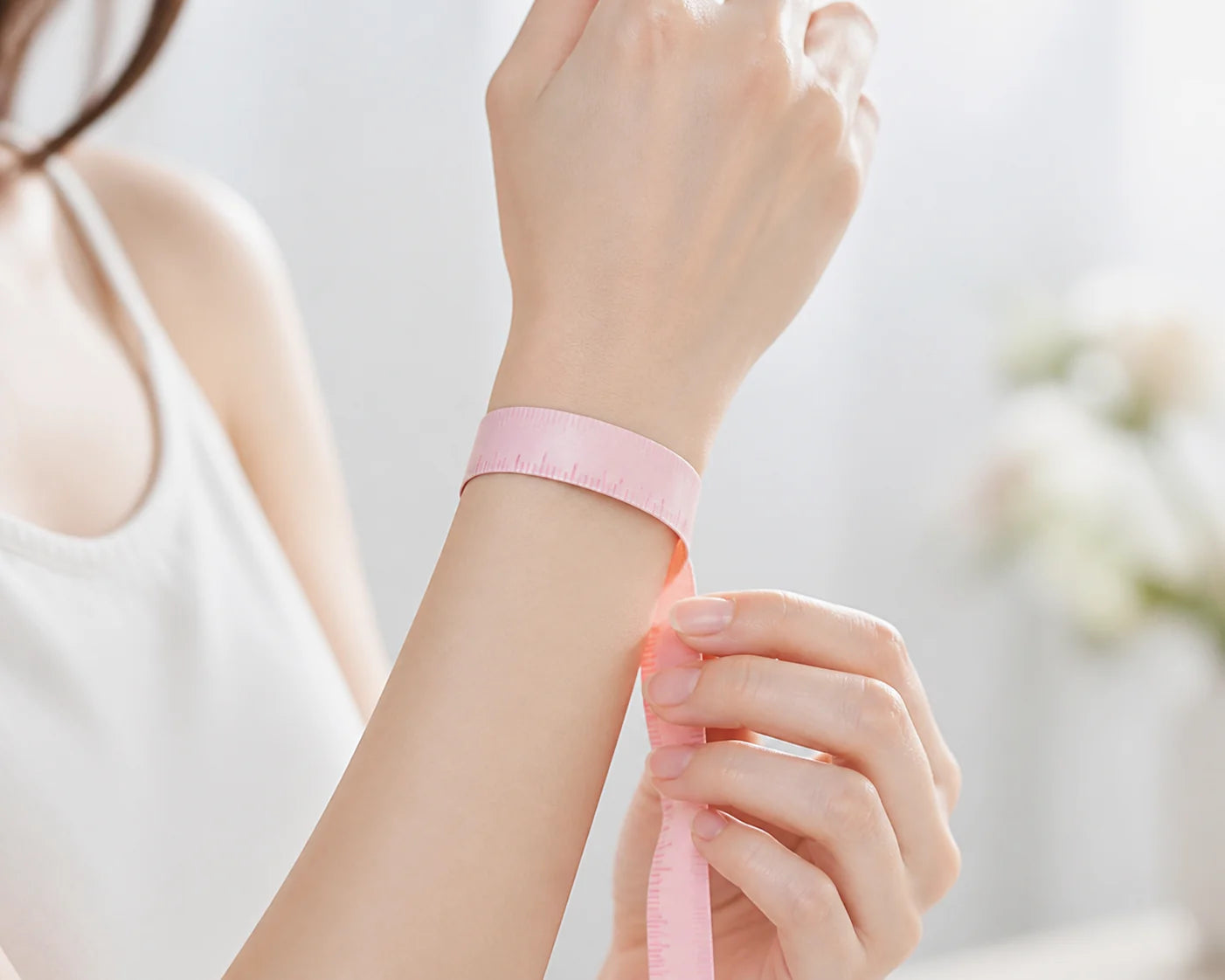 How to measure your wrist with a tape measure